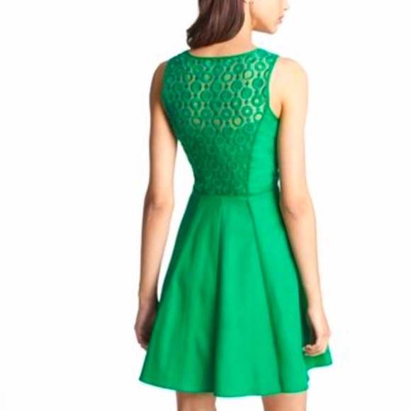 Jessica Simpson fit and flare Kelly green lace back dress - Picture 10 of 10